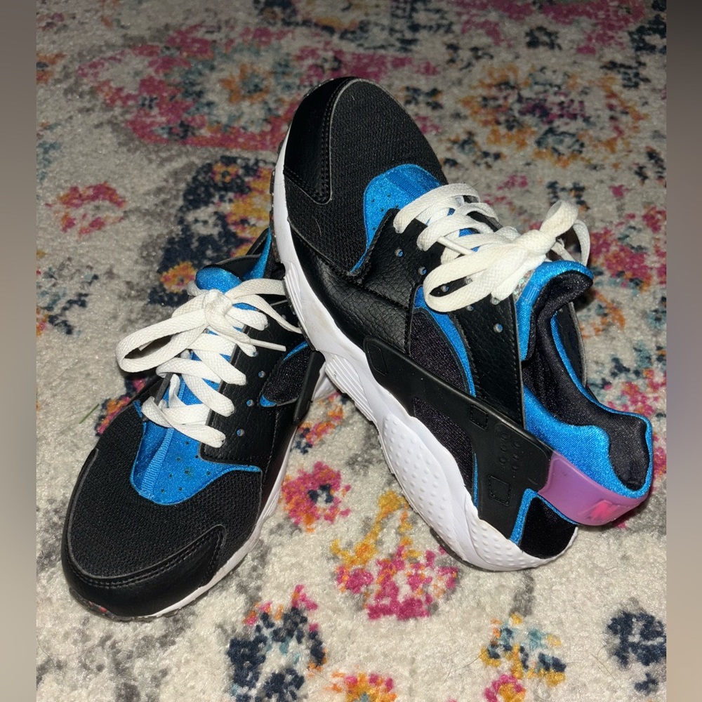 Nike Huarache Size 7